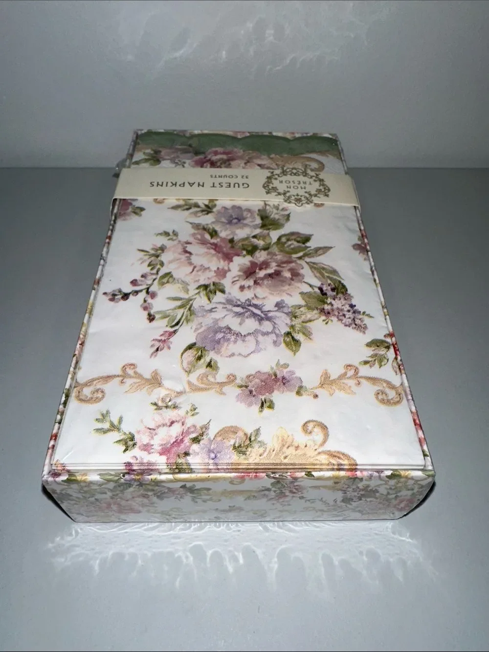 MON TRESOR WHITE PINK GREEN PURPLE floral scalloped 32 Guest Napkins in a Box